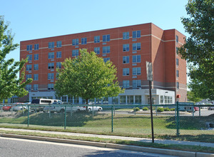 Deptford Park Apartments in Woodbury, NJ - Building Photo - Building Photo