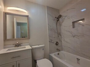 309 NE 169th St in North Miami Beach, FL - Building Photo - Building Photo