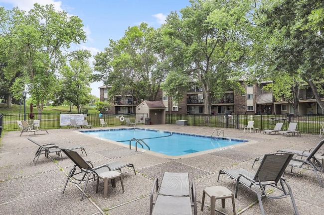 3850 Plymouth Blvd in Minneapolis, MN - Building Photo - Building Photo