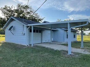 1450 Co Rd 130 in Hutto, TX - Foto de edificio - Building Photo