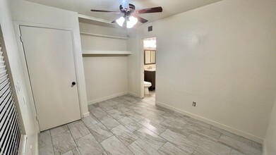 14851 N 25th Dr in Phoenix, AZ - Foto de edificio - Building Photo