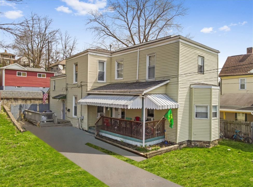 1317 6th Ave in New Brighton, PA - Foto de edificio