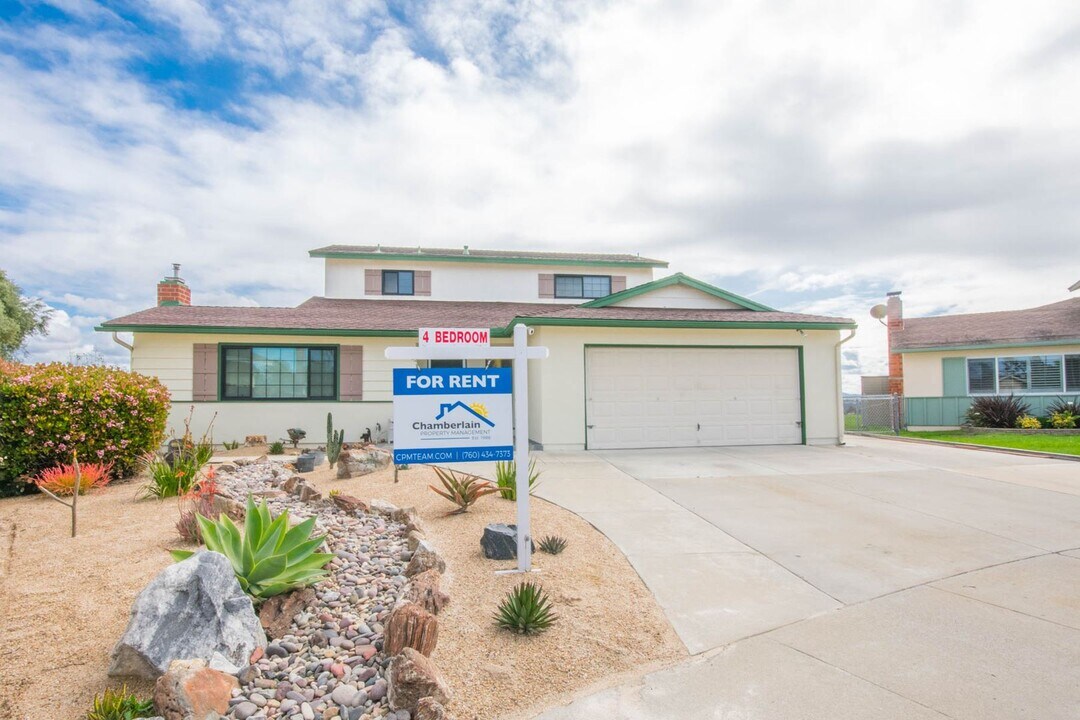 2435 Gary Cir in Carlsbad, CA - Building Photo