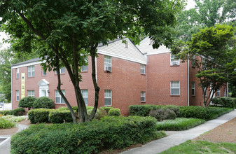 Oak Knoll Apartments in Atlanta, GA - Foto de edificio - Building Photo