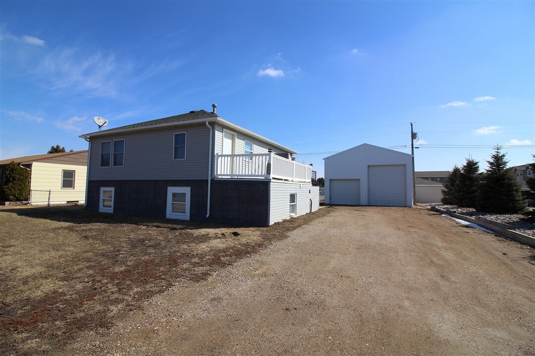 4005 Main St S in Minot, ND - Building Photo