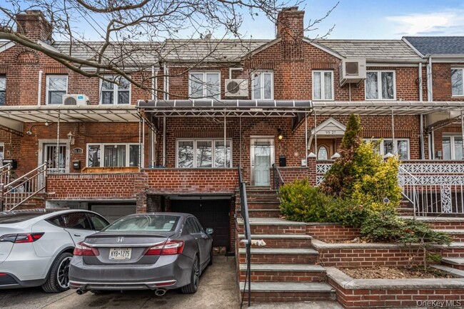 property at 95-25-95-67 67th Ave