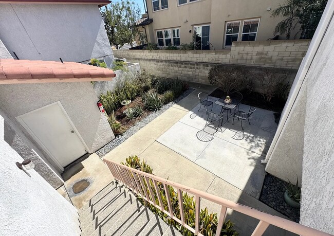 17531 Newland St, Unit 17531 Newland St Apt C in Huntington Beach, CA - Building Photo - Building Photo