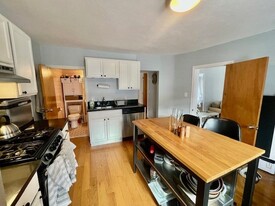 356 Hanover St, Unit 4 Apartamentos