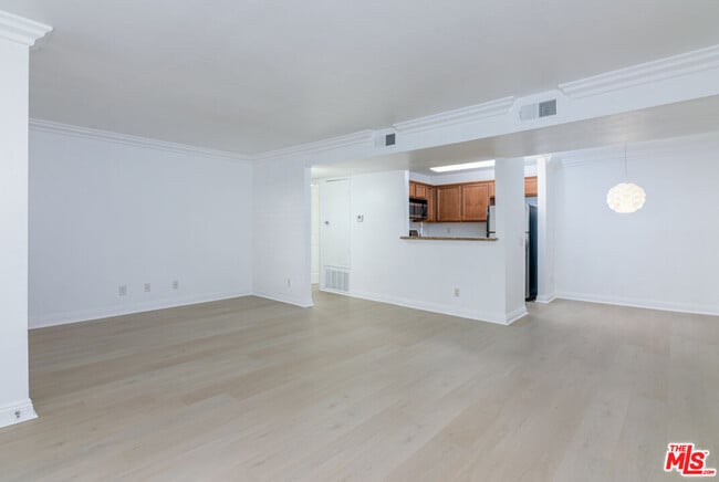 355 N Maple St in Burbank, CA - Building Photo - Building Photo