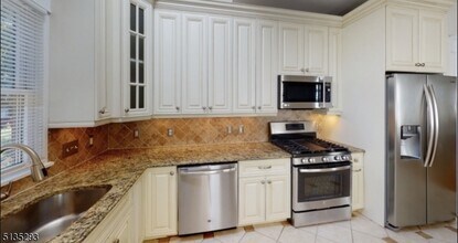 40 Dunnell Rd in Maplewood, NJ - Building Photo - Building Photo