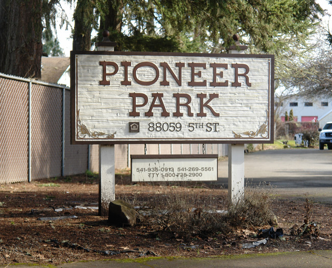 Pioneer Park in Veneta, OR - Foto de edificio - Building Photo