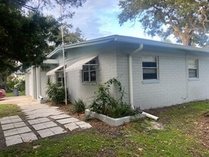 401 S Pine St in New Smyrna Beach, FL - Building Photo - Building Photo