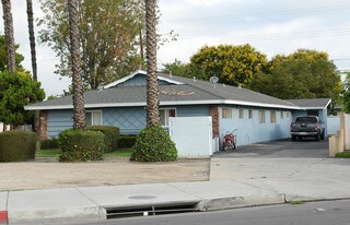 417 W Guinida Ln in Anaheim, CA - Building Photo