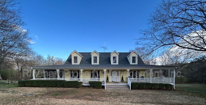 2261 Wooten Rd in Chester, SC - Building Photo