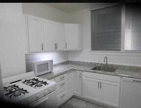 2840 Dwight Ave, Unit 1 in Pittsburgh, PA - Foto de edificio - Building Photo