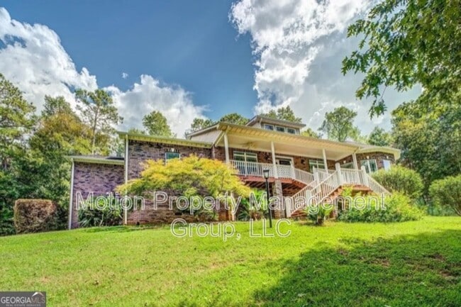 property at 682 E Mourning Dove Ct