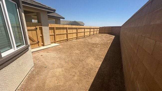 6000 Canyon St in Bakersfield, CA - Building Photo - Building Photo