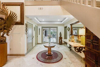 6100 Paradise Point Dr in Palmetto Bay, FL - Building Photo - Building Photo