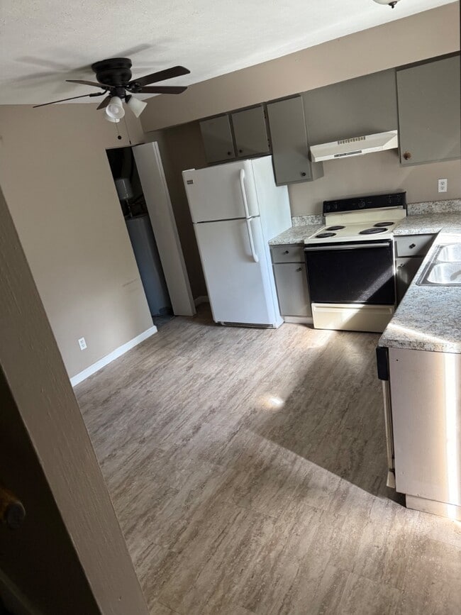 11 W Perry St in Maryville, IL - Building Photo - Building Photo