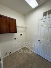 5235 W Nellis Ct in Visalia, CA - Building Photo - Building Photo