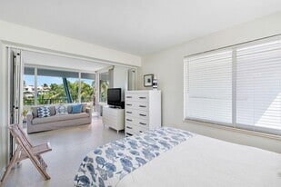 1221 Hillsboro Mile in Hillsboro Beach, FL - Building Photo