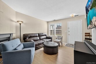 2117 Whispering Hills Dr in Chester, NY - Building Photo - Building Photo