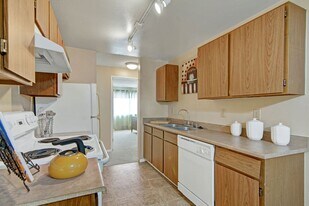 The Ridge and The Shores in Federal Way, WA - Building Photo