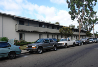 Barclay Square Apartments in San Diego, CA - Foto de edificio - Building Photo