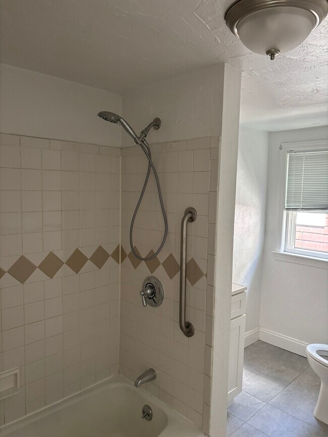15 Bolster St, Unit 2 in Everett, MA - Building Photo - Building Photo
