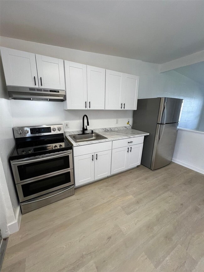 320 NE 13th Ave in Boynton Beach, FL - Foto de edificio - Building Photo