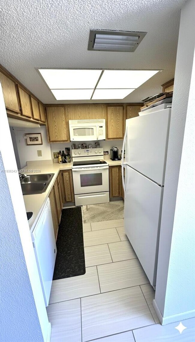 3111 Pass a Grille Way in St Pete Beach, FL - Building Photo - Building Photo