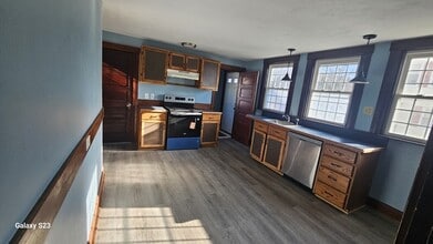 3 Woodland St in Northbridge, MA - Building Photo - Building Photo