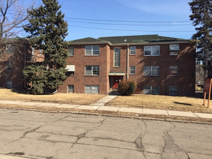 Carousel Flats in Falcon Heights, MN - Building Photo