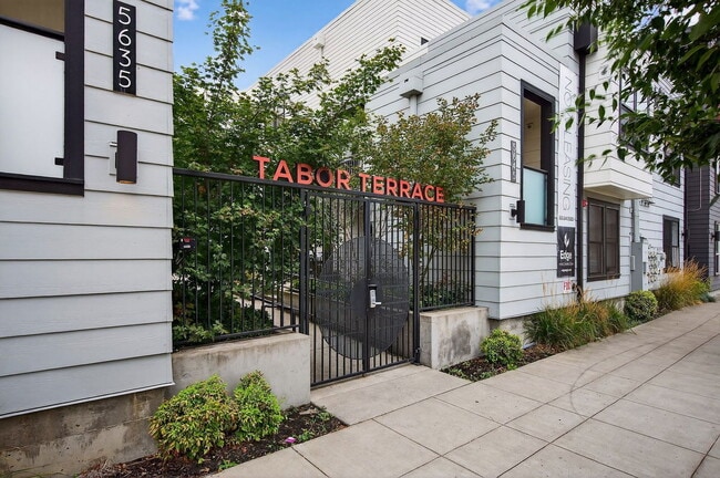 property at 5635 NE Glisan St