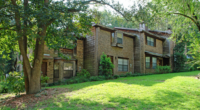 3709-3725 Donovan Dr in Tallahassee, FL - Building Photo - Building Photo