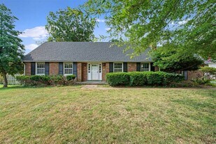 725 Temple Ct in Bowling Green, KY - Building Photo
