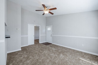 The Park at Lake Como in Tampa, FL - Building Photo - Building Photo