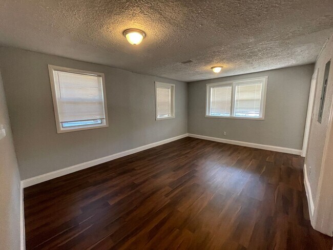 2037 W 13th St in Jacksonville, FL - Building Photo - Building Photo
