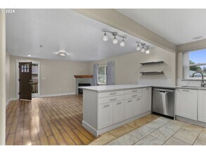 3610 SE 141st Ave in Portland, OR - Foto de edificio - Building Photo