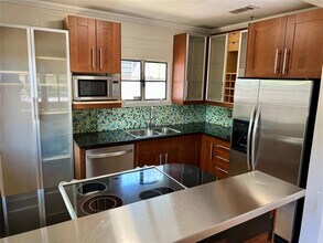 412 W Croslin St in Austin, TX - Building Photo - Building Photo