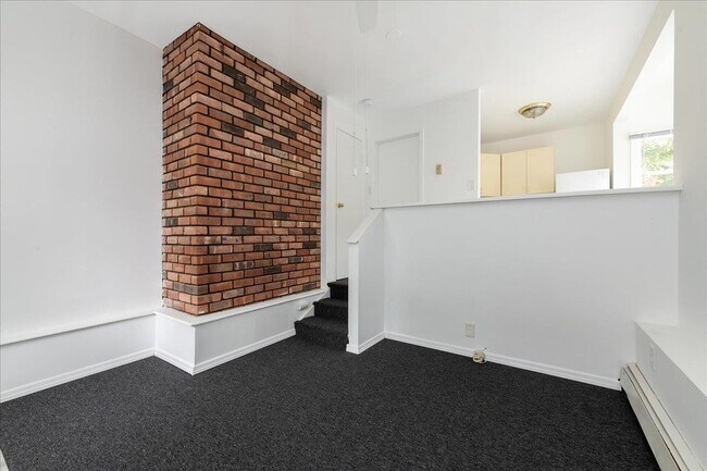 607 6th St in East Northport, NY - Building Photo - Building Photo