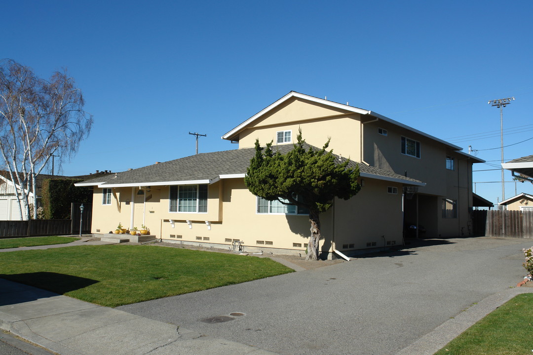 1145 Manchester Dr in Santa Clara, CA - Building Photo