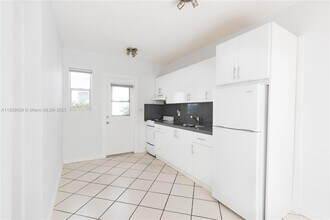 2825 SW 3rd Ave in Miami, FL - Building Photo - Building Photo