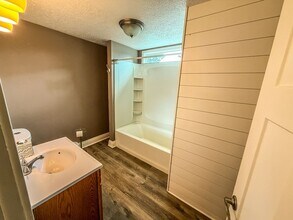 1040 Burkhardt Ave in Akron, OH - Building Photo - Building Photo