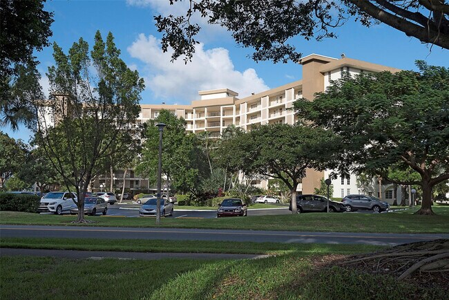 3051 N Course Dr in Pompano Beach, FL - Building Photo - Building Photo
