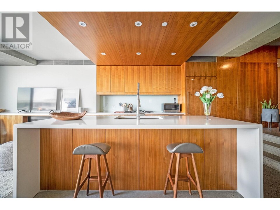 2386-2386 Cornwall Ave in Vancouver, BC - Building Photo