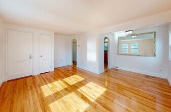 14 Grew Hill Rd, Unit 1 in Boston, MA - Building Photo - Building Photo