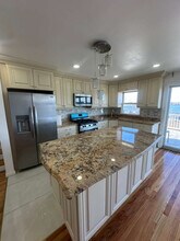 109-19 Ditmars Blvd in Queens, NY - Foto de edificio - Building Photo