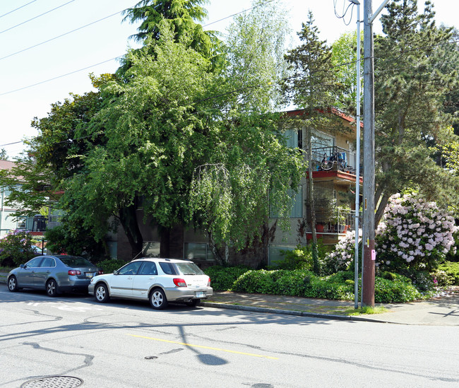 6416 14th Ave NW in Seattle, WA - Foto de edificio - Building Photo