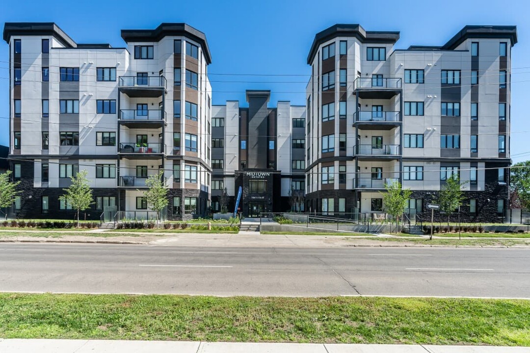 Midtown Estates Apartments in Edmonton, AB - Building Photo